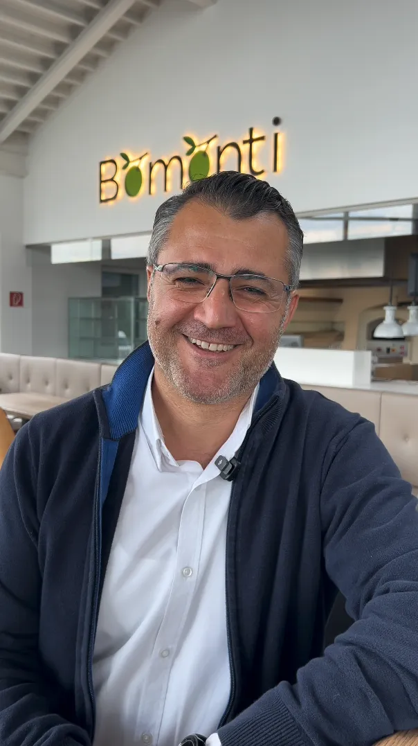 Porträt von Yunus Aksoy, Inhaber des Restaurants Bomonti in Ransbach-Baumbach